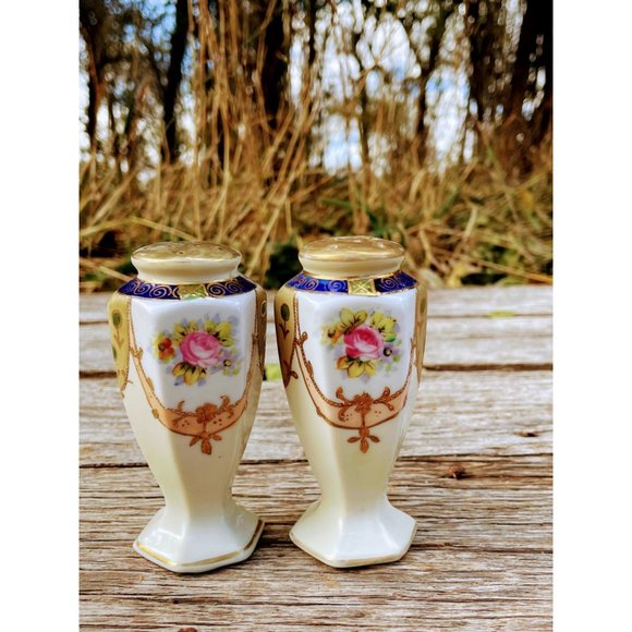 Vintage Hand Painted Nippon Salt & Pepper Shakers Roses - Picture 3 of 11